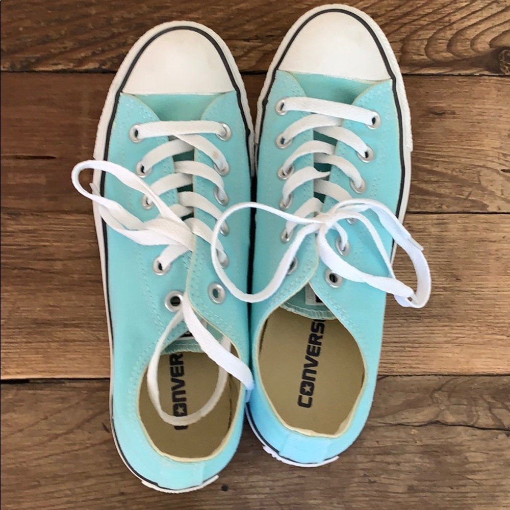 Women’s size 8 gently used blue converse all star